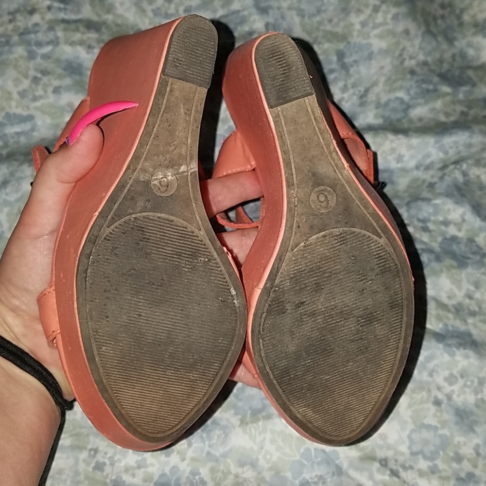 Shoes (Wedges) - Picture 3 of 4